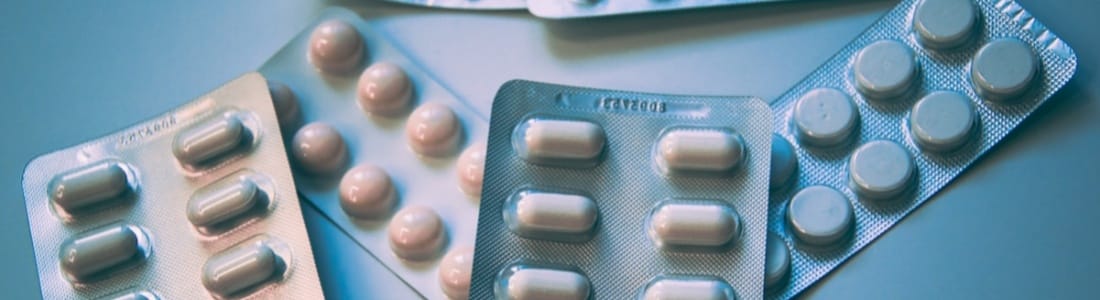 Pharmaceutical tablets in moisture-barrier blister packaging